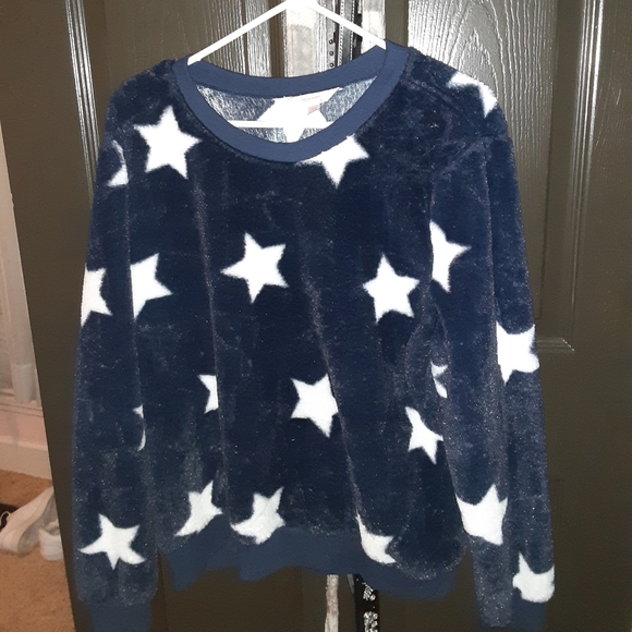 Fuzzy Star Sweater - Picture 1 of 3